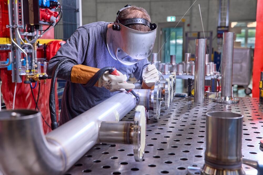 Schweissen nach Mass: Nussbaum bietet schon seit vielen Jahrzehnten individuell gefertigte Edelstahlverteiler für die Trinkwasserinstallation an.